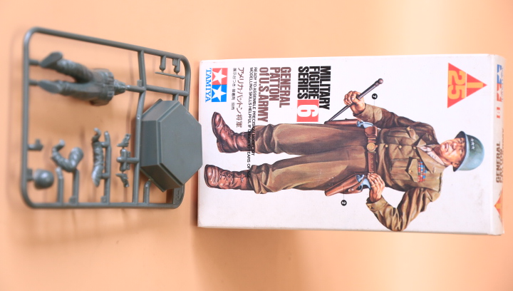 タミヤ1/25 将軍パットン＋イタレリ1/35 砲兵部隊 フィギュア模型 2点